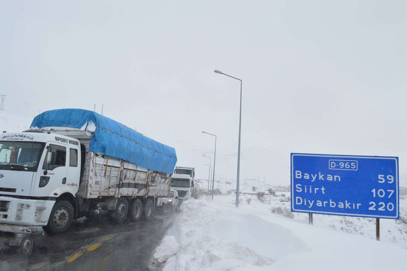 Bitlis Van Siirt ve Muş karayolları ağır vasıtalar için ulaşıma kapatıldı